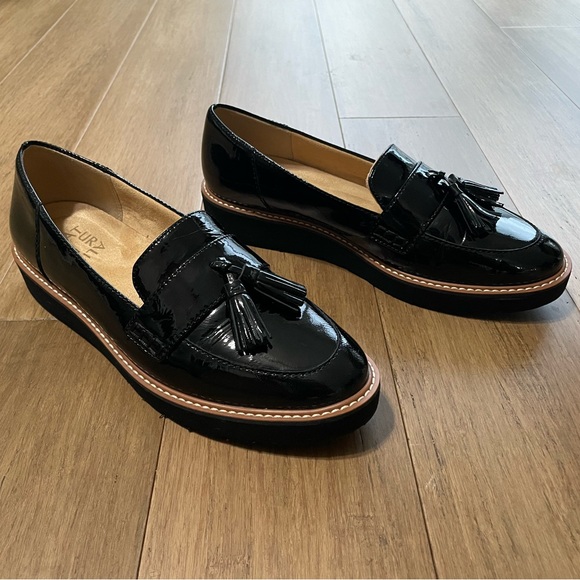 Naturalizer Black Patent Leather Loafers, Size 8 - Picture 2 of 5